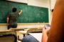 Francia prohíbe el uso de celulares en aulas de clases